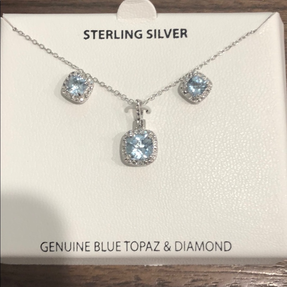 Pendant Necklace with Stud Earrings.